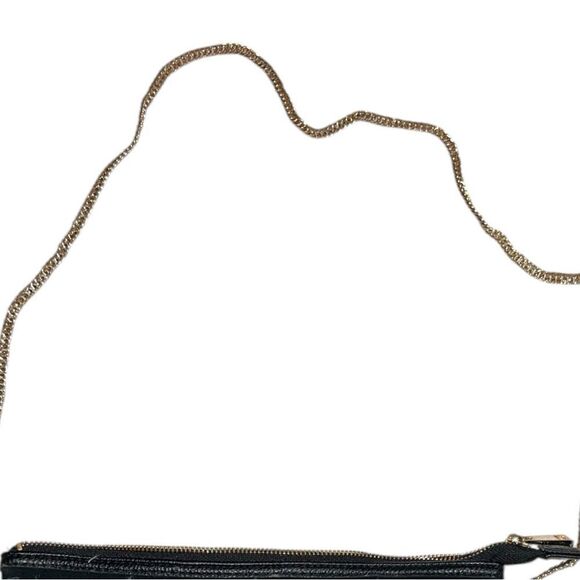 H&M black faux suede fringe shoulder bag. Gold chain strap. Good condition - Picture 4 of 8